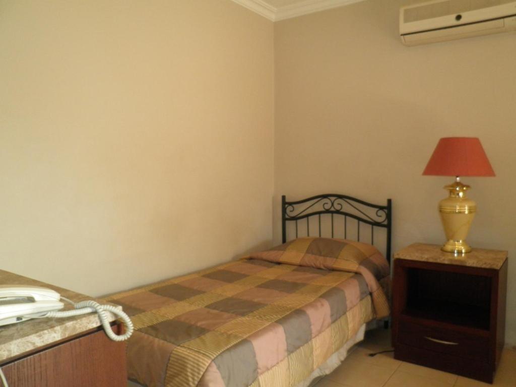 Granada Suites Hotel Amán Habitación foto