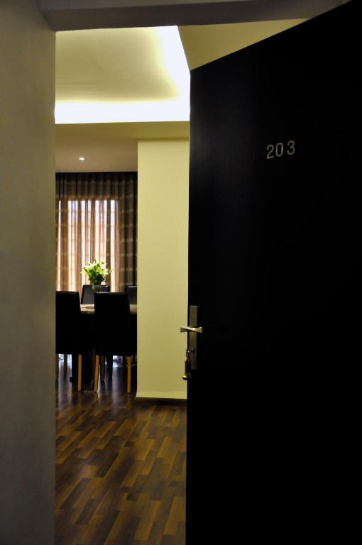 Granada Suites Hotel Amán Habitación foto